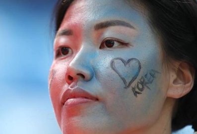 韩国女孩赴俄看世界杯 满屏整容脸