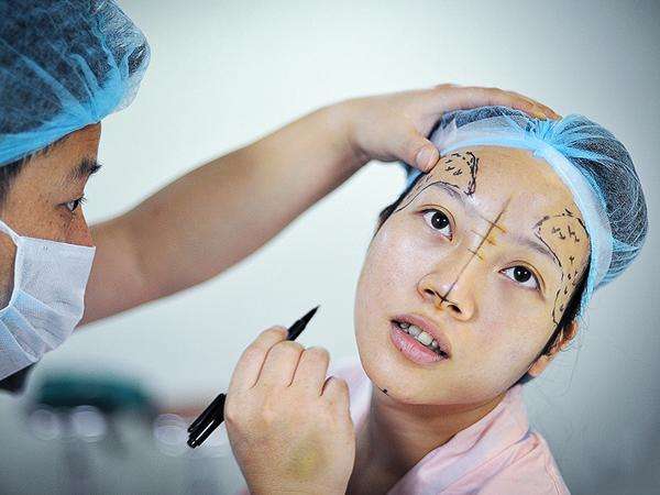 哈尔滨医科大学第一附属医院整形科歪鼻矫正的手术过程
