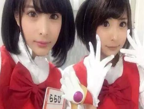 日本双胞胎姐妹LaLaPi和RuRuPi整容成一模一样 父母都难以分辨