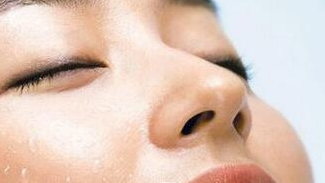 膨体隆鼻后鼻头会变歪吗 北京艺星整形医院膨体隆鼻的优势