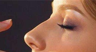 青岛诺美德整形医院假体隆鼻的优点 让您的鼻子更加美丽