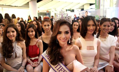 2015年泰国<font color=red>变性人选美</font> 比女人还美的佳丽们