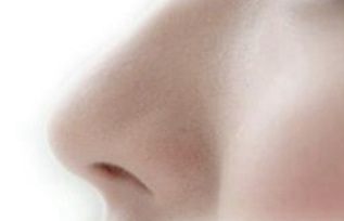 <font color=red>鼻尖整形手术</font>有风险吗 洛阳郜杰鼻头整形常用的方法
