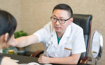 假体隆鼻后需不需要更换假体 杭州格莱美整形医院张龙专访