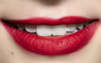 牙齿贴面材料有哪些 成都美绽美整形于淋助您解决口腔问题