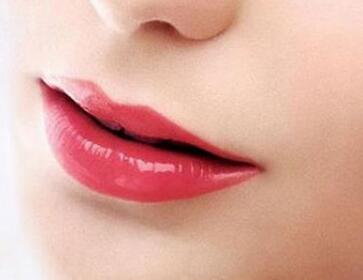 深圳阳光整形医院漂唇的手术过程是怎样的 让双唇更美丽